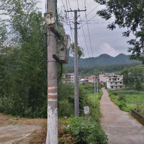 玉山:农村电电杆更换为何旧杆不予拆除?