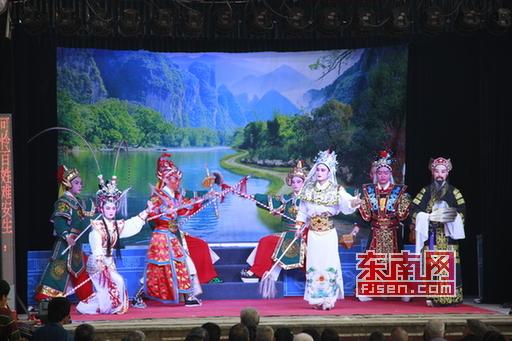 莆仙戏莆田第一团在"省历史文化重镇"黄石镇成功首演