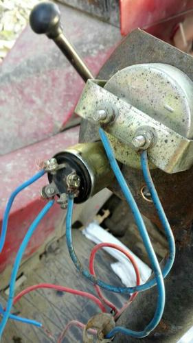 求拖拉机电启动接线图,有电瓶,起动机,发电机,四个接线柱点火开关