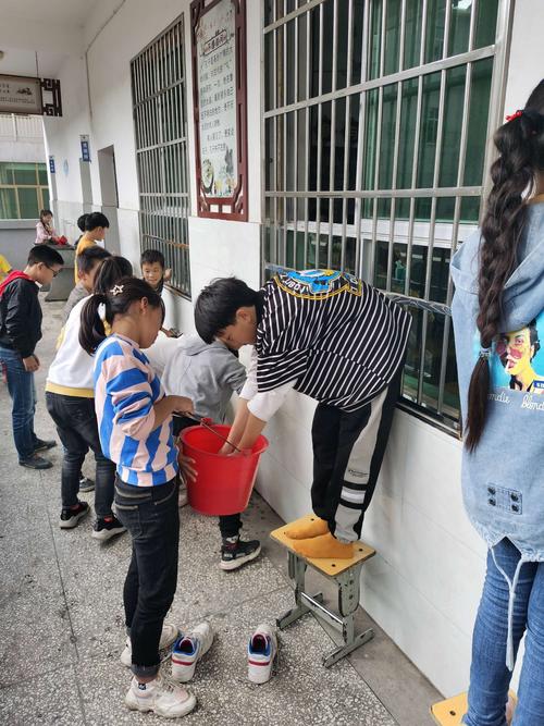 抗疫我行动——班级卫生大扫除