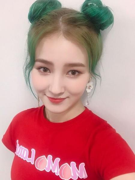 左右两个丸子头怎么扎 学扎俏皮可爱双丸子头