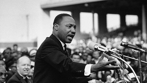 1965年,马丁·路德·金在演讲.来源:视觉中国