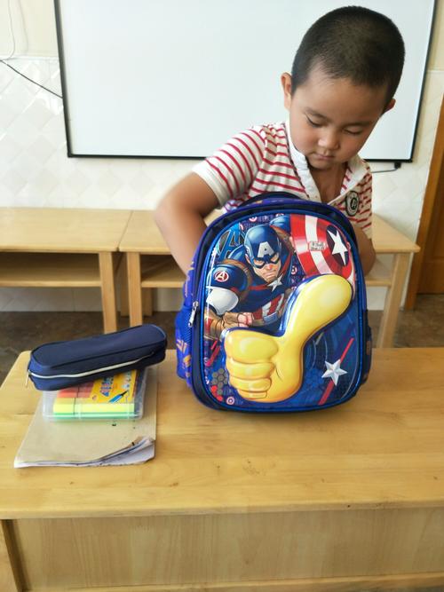 容安蒙特梭利幼儿园预科二班—家政课—《整理书包》