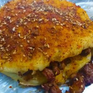 烤饼夹串 东北烧烤 饼夹肉 孜然烤饼 东北佳木斯特色烧烤 肉夹馍