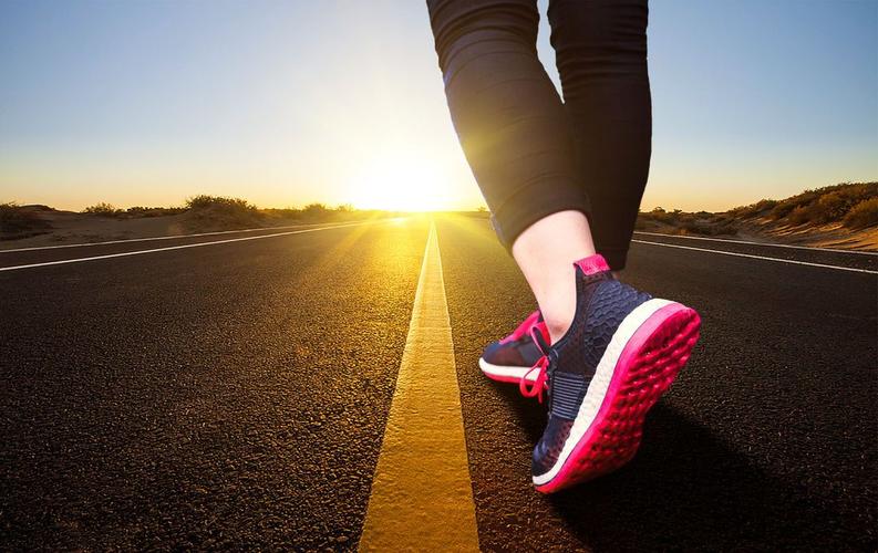 他们努力向前,坚持到底 为我们展现正能量 为马拉松喝彩 12月1日-2日