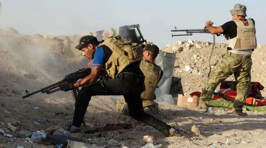 叙利亚战争:政府军围剿叛军,叛军重机枪疯狂扫射,想跑