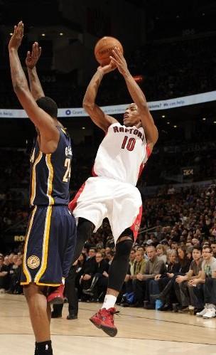 图文:[nba]步行者胜猛龙 德罗赞后坐式投篮