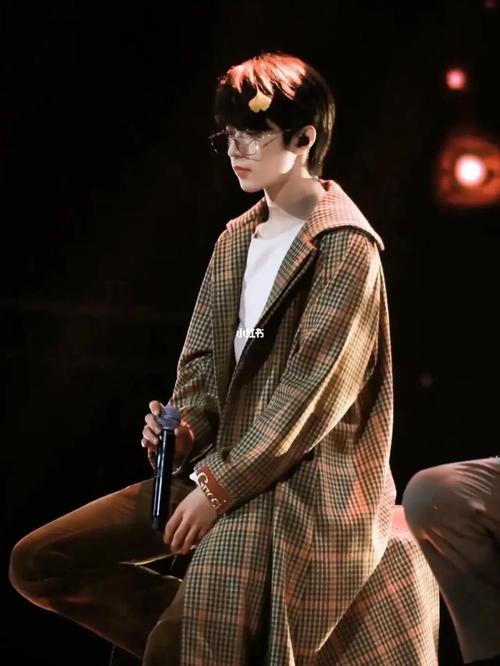 《黄昏》刘耀文翻唱 神图在此诞生_刘耀文_夕阳_翻唱