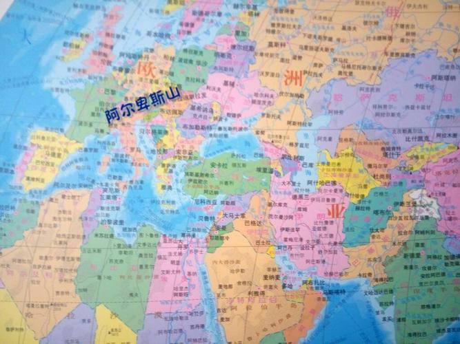 图中哪里有阿尔卑斯山脉啊