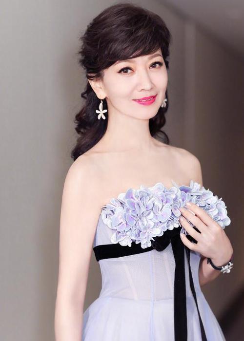 赵雅芝今年66岁了,年龄好像被冻住了,颜值没有岁月的痕迹.