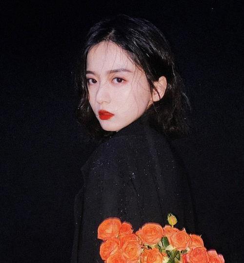 2021艺考迎来甜美女神,看到她生活照,网友:这要不火来