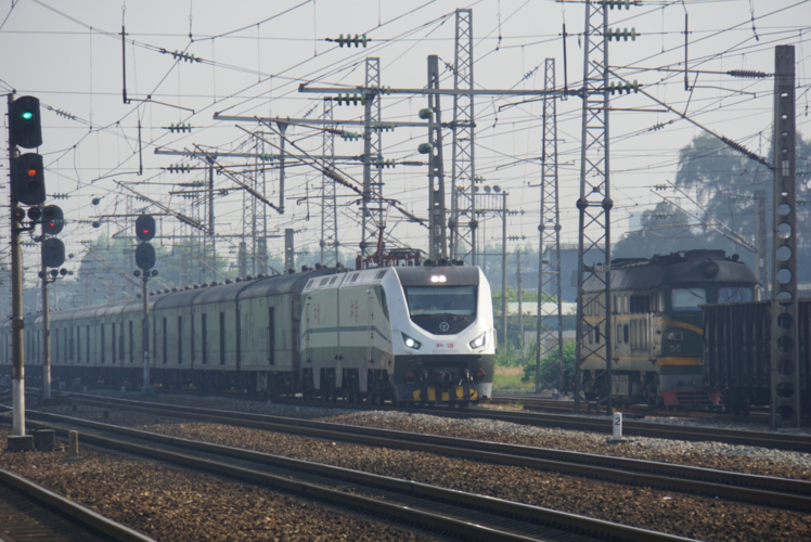 中文名;和谐电1g型电力机车