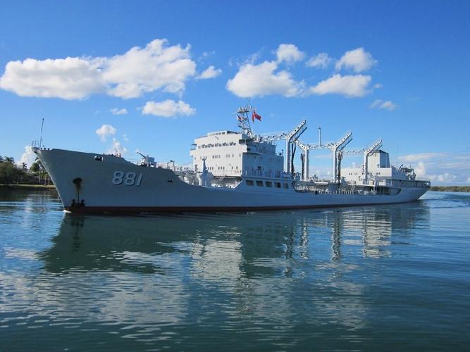 中国海军舰队访问珍珠港 靠美巡洋舰边停靠