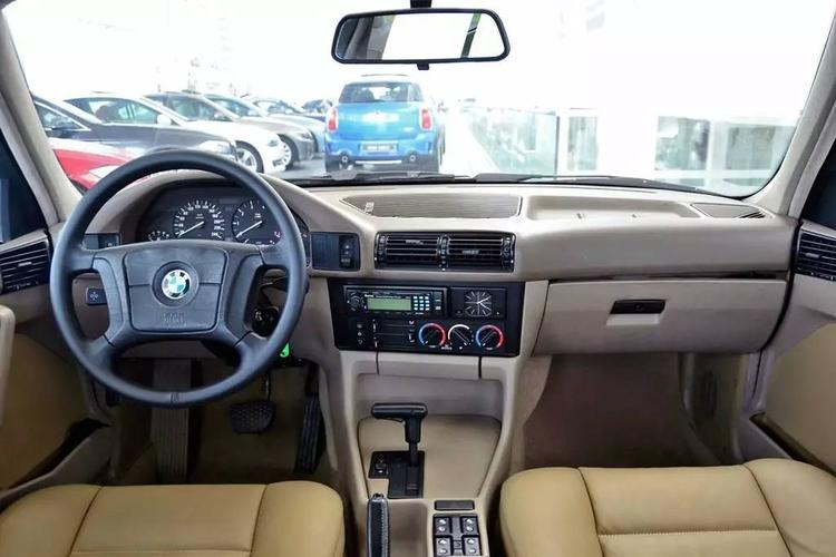 bmw宝马5系进化史之第三代宝马5系e34进入巅峰时代旅行版车型首次登场