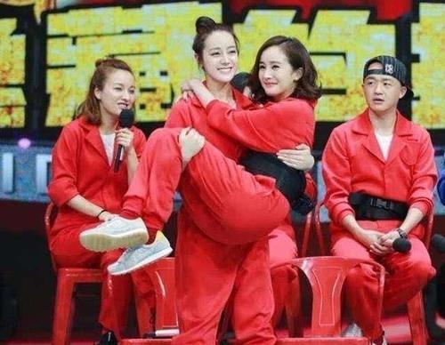 明星被"公主抱"的瞬间!热巴是隐藏大力士,baby被抱得