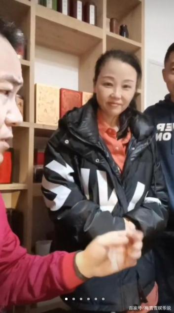 孙卓妈妈穿大儿子衣服孙卓反应引人泪目孙海洋好可怜