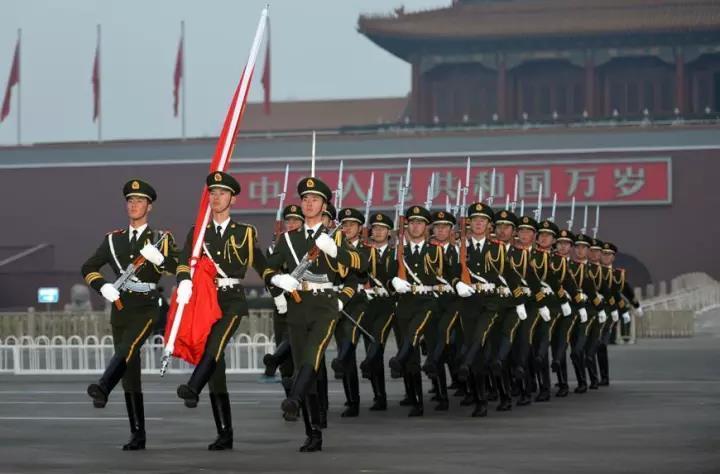 别了,武警天安门国旗护卫队! 你好,全新亮相的解放军仪仗队!