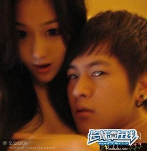 张馨予坐台照香艳床照再次大量曝光 被告港怂萨沙喊冤(组图)