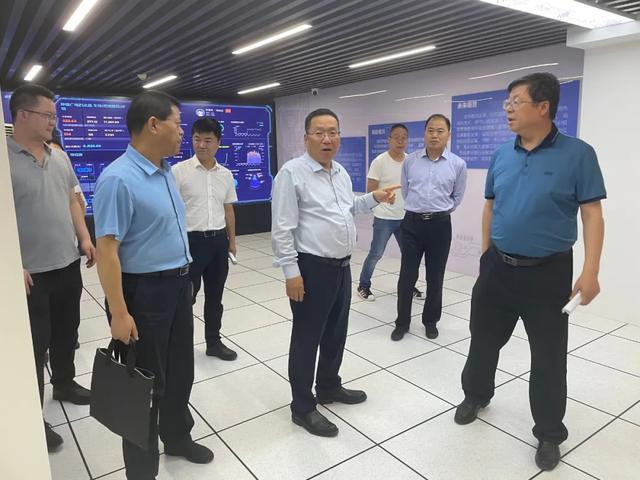 咸阳市副市长王靖一行调研市城投集团城区智慧停车项目