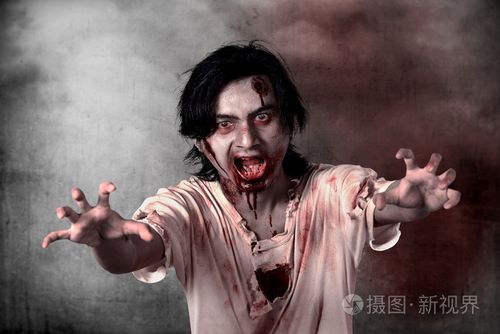 令人毛骨悚然的男性僵尸