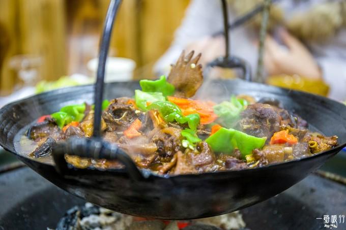 金寨特色美食,莫属天堂寨吊锅宴