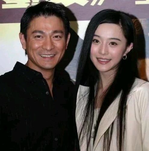 刘德华,众多明星合照保持端庄,为独她忘记自己的形象