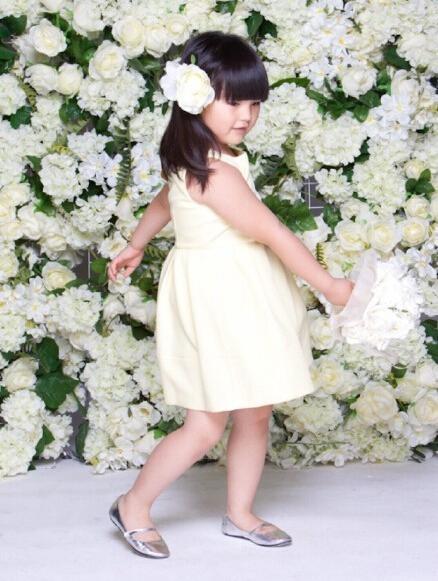 王诗龄耳畔插花娇俏可人 徜徉花海尽显春意(图)