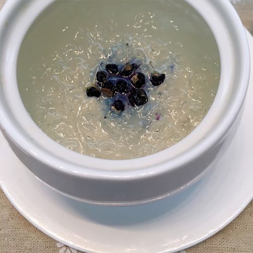 黑枸杞燕窝(益气补中,养肝明目)