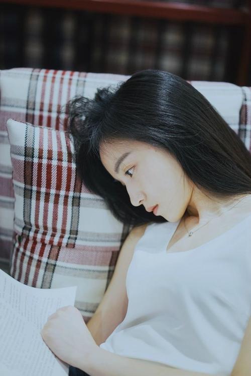清纯系的长发小清新美女图片