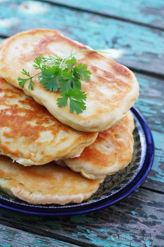 大肉馅饼,香菜和香料