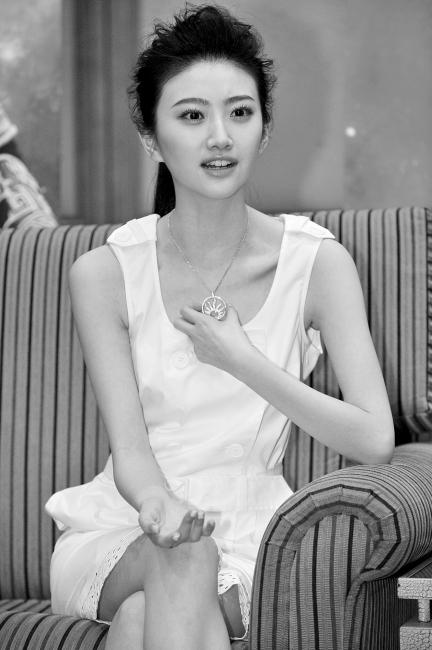 "富豪男友"请红雷镇宇当托儿 景甜:不是真的