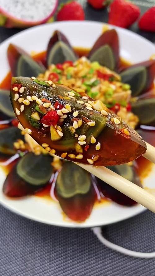 很多人都爱吃凉拌皮蛋要想做的好吃记住这关键两步