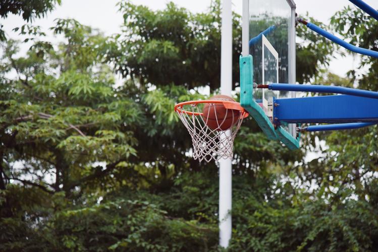 激情夏日 燃烧青春 —— 深圳河布吉片区项目部今晚与业主开展篮球