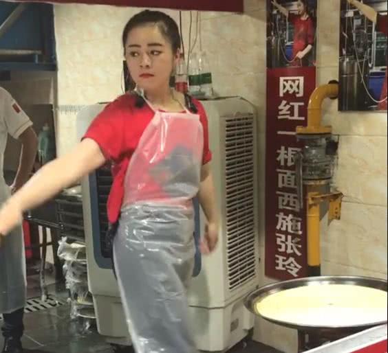 "一根面西施"撞脸4位当红女星,甩面舞姿优美流畅!