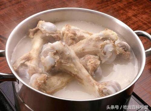 面馆师傅:熬骨头汤时,牢记这3点技巧,学会自己开面馆!