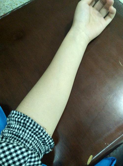 这个女生的胳膊看着如何?