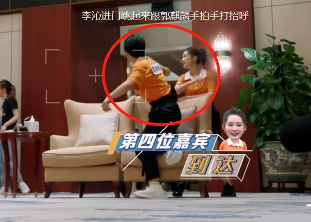李沁参加《奔跑吧8》,看清郭麒麟下意识动作,关系好坏