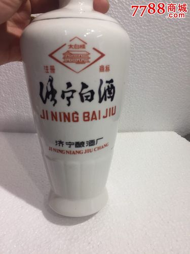 80年代太白楼牌济宁白酒酒瓶一个,完整,稀缺品种,品如图