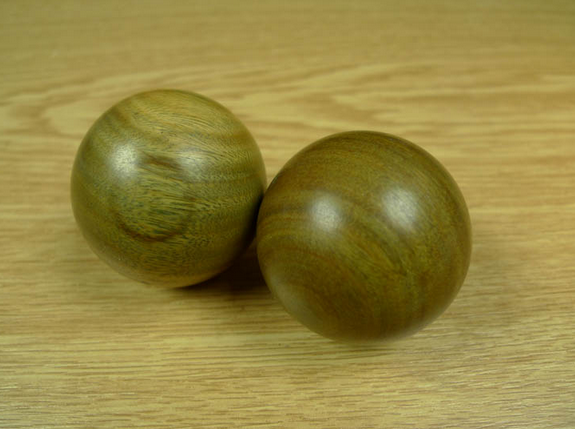 怎么样才可以区分 真的绿檀木和假的绿檀木