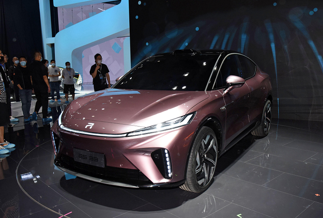 r品牌更名飞凡汽车,与智己比肩单飞,上汽新能源将何去