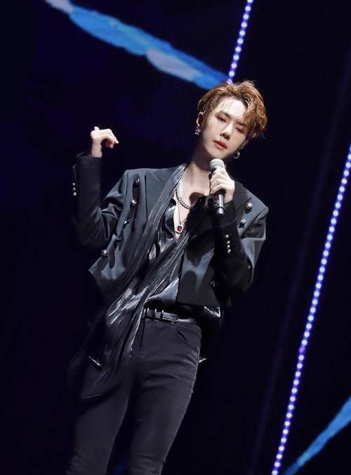 王一博卡点官宣加盟《街舞3》,变魔术录制视频