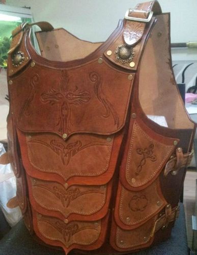 荣耀皮甲套装,国人制作,极为精致,价格更是亲民.