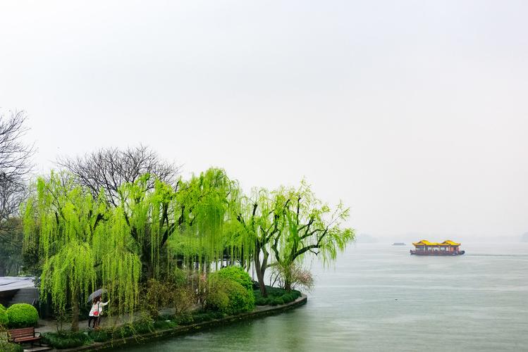 烟雨西湖溿
