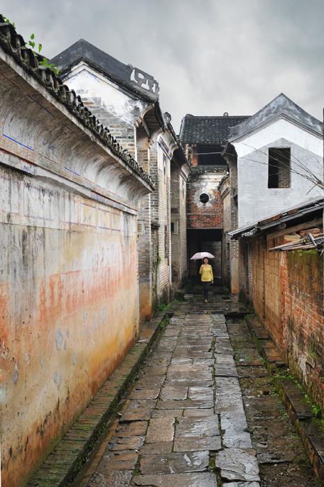 朗山村位于广西恭城瑶族自治县莲花镇,因背靠朗山而得名,朗山古民居为