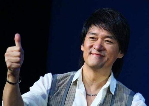 周华健:歌坛常青树,被誉为"天王杀手",不愧是行走的