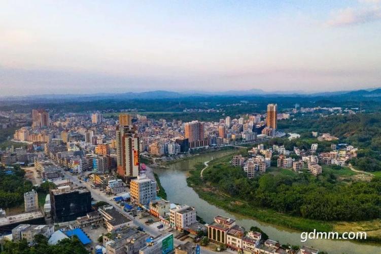 网友称为化州,茂名缩小版的小重庆!