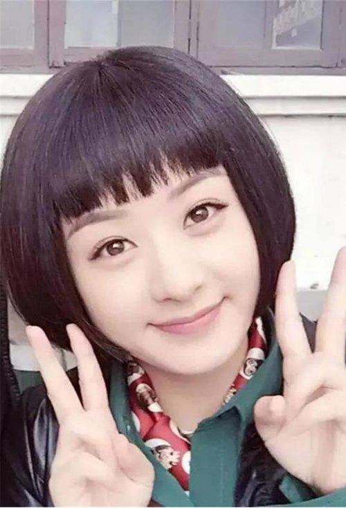 刚出炉的圆脸女生短头发造型设计 配上春天最为流行的