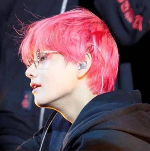 同样"粉色头发",权志龙鹿晗上演美颜暴击,他却让人难以接受