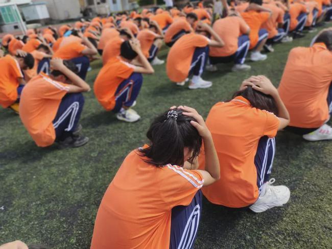 桂林市第十二中学举行"9.18"防空防灾应急疏散演练活动