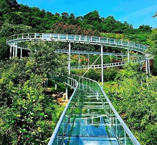 云台山320米玻璃滑道,走上去就是一种刺激